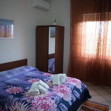 Area Domus Bed & Breakfast 2*