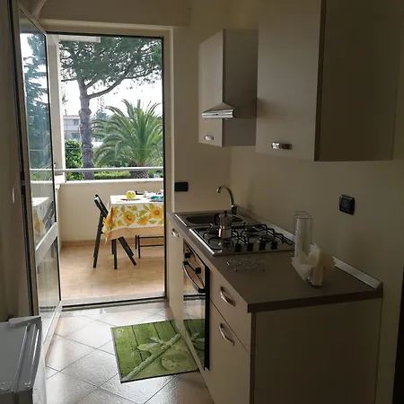 Area Domus Bed & Breakfast 4*