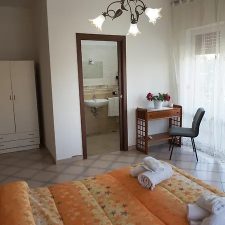 Area Domus לינה וארוחת בוקר 2*