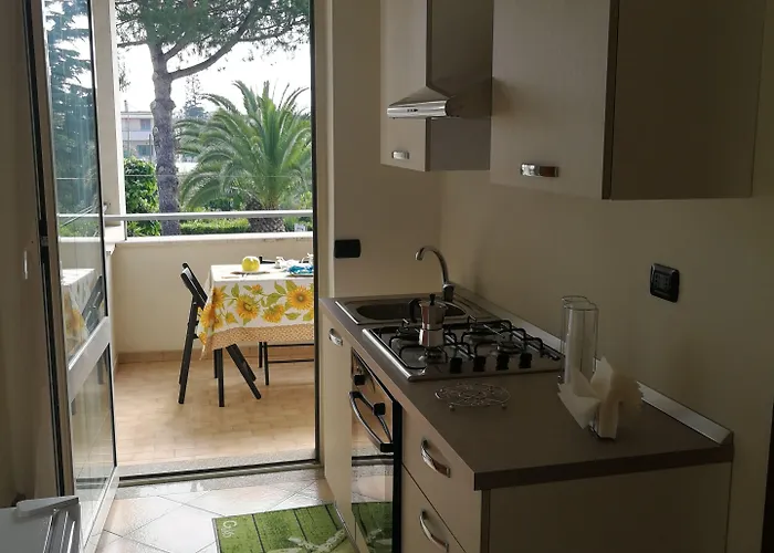 Area Domus Bed & Breakfast 4*